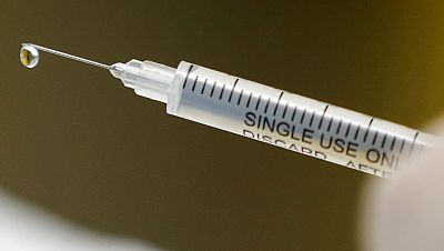 Los contratiempos en la carrera para encontrar una vacuna: ¿qué pasará ahora con la de Johnson & Johnson?