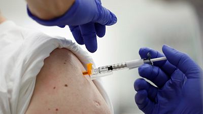 La cuarta dosis de la vacuna contra la COVID para mayores en España, en el aire