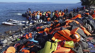 Lesbos, sin refugio para los vivos ni cementerios para los muertos