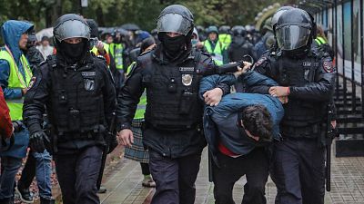 Cientos de detenidos contra la movilización de Putin, que endurece las penas contra la deserción y la rendición