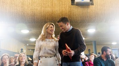 Díaz dice que la política no va de "ruidos", "fuerzas" ni "presiones" en un acto en el que elogia a Errejón