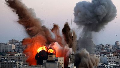 Israel lanza la mayor ofensiva desde el inicio de los ataques y bombardea Gaza con artillería y aviación
