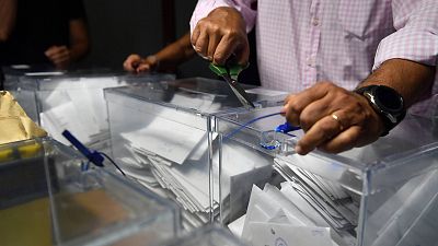 El PP le quita un escaño al PSOE en Madrid con el voto CERA y Sánchez necesitará el 'sí' de Junts