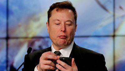 Elon Musk paraliza la compra de Twitter hasta aclarar cuántas cuentas falsas hay