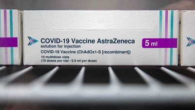 La EMA recomienda seguir administrando la vacuna de AstraZeneca en la Unión Europea