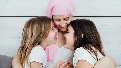 Ser madre tras superar un cáncer de mama: ¿Cómo afecta a la fertilidad, el embarazo y la lactancia?