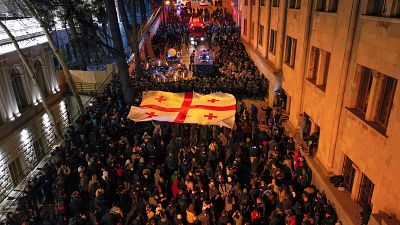 Mas de 60 detenidos tras las protestas en Georgia contra el proyecto de ley sobre "agentes extranjeros"