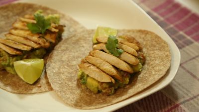 Fajitas integrales de pollo con guacamole