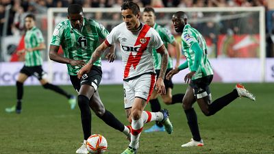 El Betis golpea primero y se lleva por la mínima el duelo de Vallecas