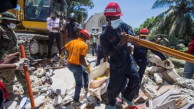 Haití supera el millar de muertos a causa del terremoto