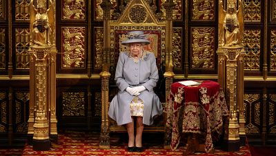 Isabel II, la imagen de la soledad sin el duque de Edimburgo