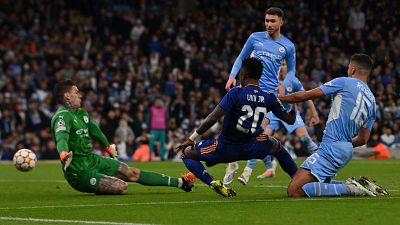 El Real Madrid sale vivo de la locura de Manchester ante un gran City