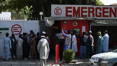Aumenta a 170 la cifra de muertos mientras miles de afganos esperan ser evacuados en el aeropuerto de Kabul