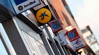 La otra cara de las fusiones bancarias: menos sucursales y empleados, más comisiones y desigualdad