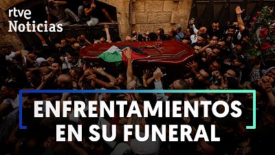 La policía israelí carga contra la multitud en el funeral de la periodista de Al Jazeera asesinada