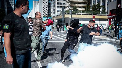 Partidarios y detractores de Bolsonaro se enfrentan en medio de la crisis sanitaria en Brasil