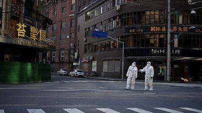 La política china de 'tolerancia cero' con la COVID genera malestar en Shanghái mientras aumentan los confinamientos