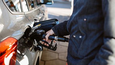 El precio de la gasolina vuelve a bajar y el diésel cae después de tres semanas consecutivas al alza