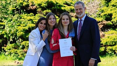 La princesa Leonor se gradúa en el internado de Gales acompañada por los reyes y la infanta Sofía