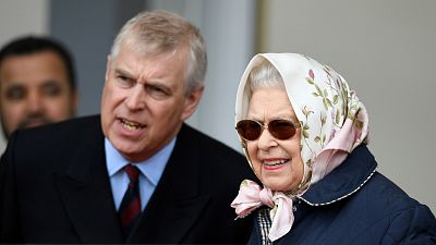 Isabel II retira al príncipe Andrés los honores militares tras el escándalo por su juicio por abuso sexual