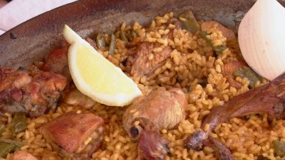 Paella de pollo, conejo y verduras. ¡Fácil, rápida y deliciosa!