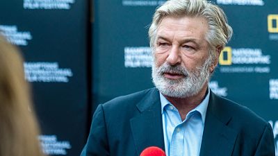 Las autoridades de EE.UU. registrarán el teléfono de Alec Baldwin