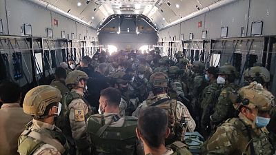 España se retira de Kabul y el último avión con evacuados afganos llega a Torrejón