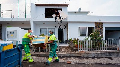 Volver unos minutos a tu casa antes de que el lava la sepulte: "¿Qué me llevo, si aquí está toda mi vida?"