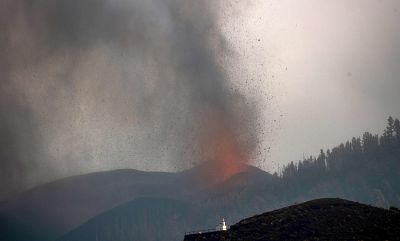 La lava del volcán de La Palma avanza hacia el mar y deja ya 6.000 desalojados y 185 viviendas destruidas