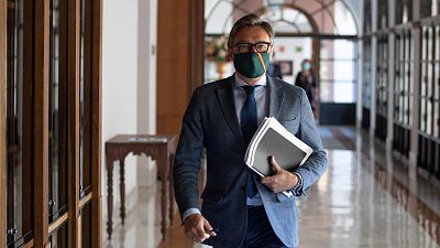 Vox amenaza al Gobierno andaluz con retirarle el apoyo si recibe a menores migrantes llegados a Ceuta