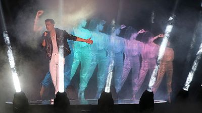 XEINN canta al "Eco" del primer amor que siempre vuelve. ¡Mira su actuación!