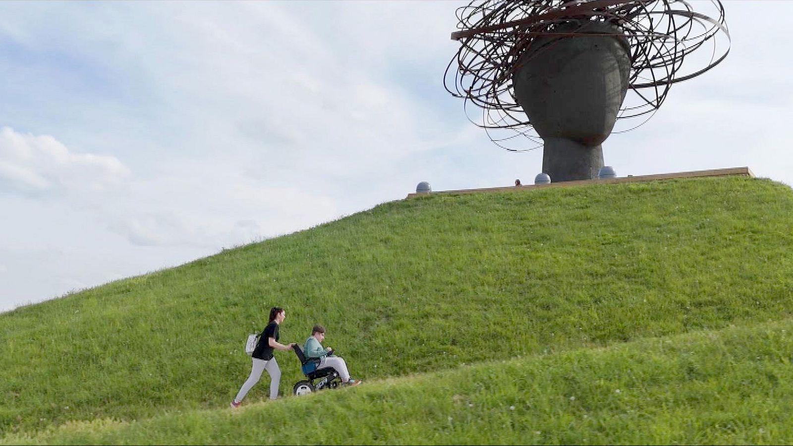 De seda y hierro - Tus huellas son mis pasos | Ver