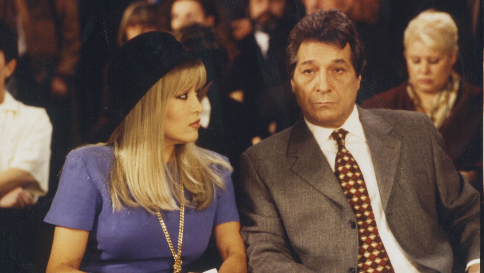 Puerta con puerta - Episodio 1: Sálvese quien pueda - Ver ahora