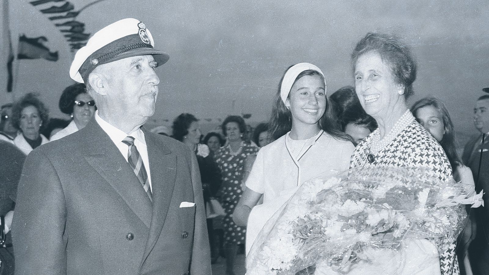 NOT N 1. INTRODUCCION AL PRIMER NOTICIARIO ESPAÑOL - NO-DO | Ver