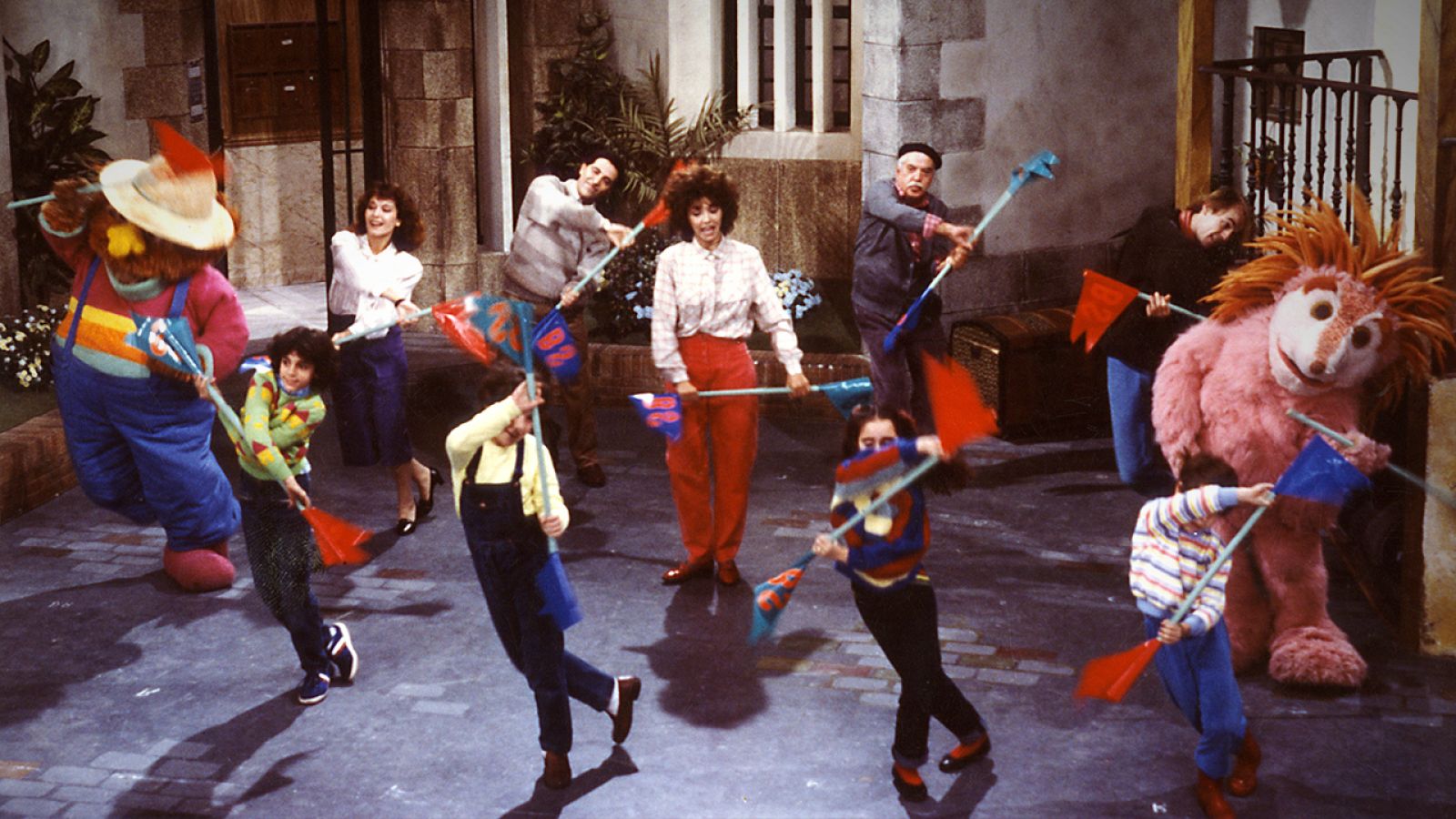 Barrio Sésamo - Espinete quiere ser camarero