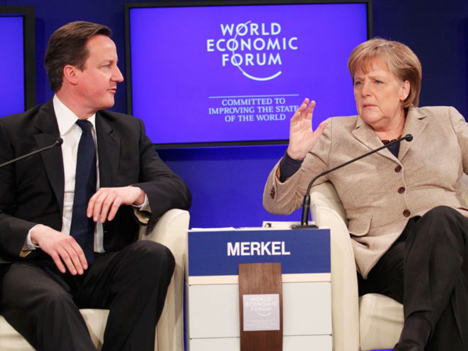Telediario 1: Merkel defiende el euro en Davos | RTVE Play