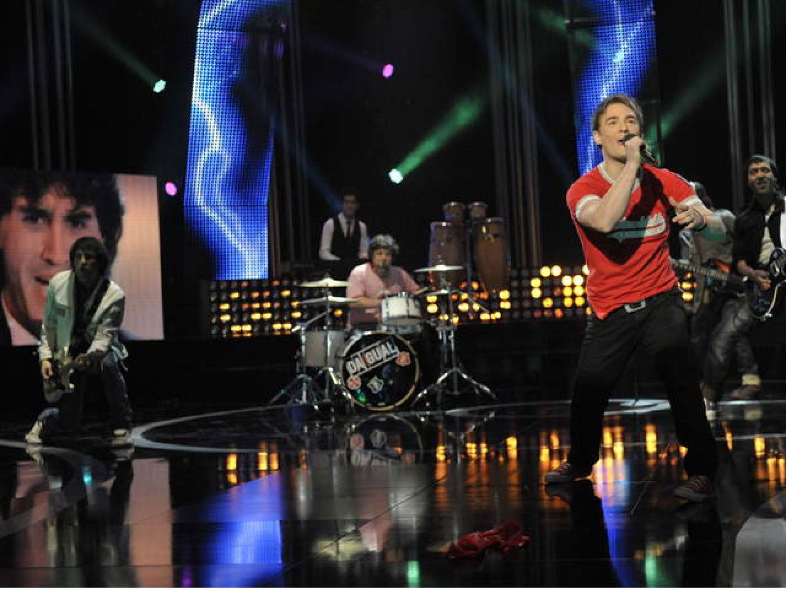 Da Igual ha sido uno de los grupos más aplaudidos de la noche, gracia a su versión de 'Bailar pegados'.