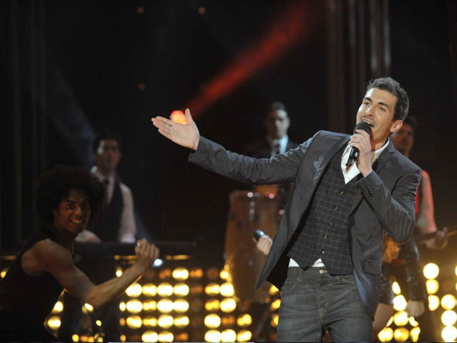 Baltanás ha cantado 'Fairy Tale' de Alexander Rybak. Esta era la segunda vez que el cantante se presentaba a Eurovisión pero en esta ocasión tampoco ha tenido suerte y ha sido uno de los eliminados de la primera gala.