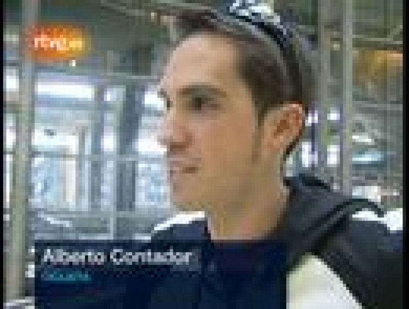 Después de conocer la propuesta de sanción de un año de la RFEC, Alberto Contador ha decidido abandonar la concentración de su equipo en Mallorca y ha vuelto a Madrid con su familia.