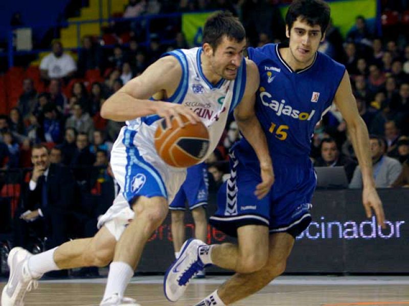 El Cajasol mantuvo la línea ascendente mostrada en las últimas semanas y se impuso con relativa comodidad al Lagun Aro GBC (73-61).