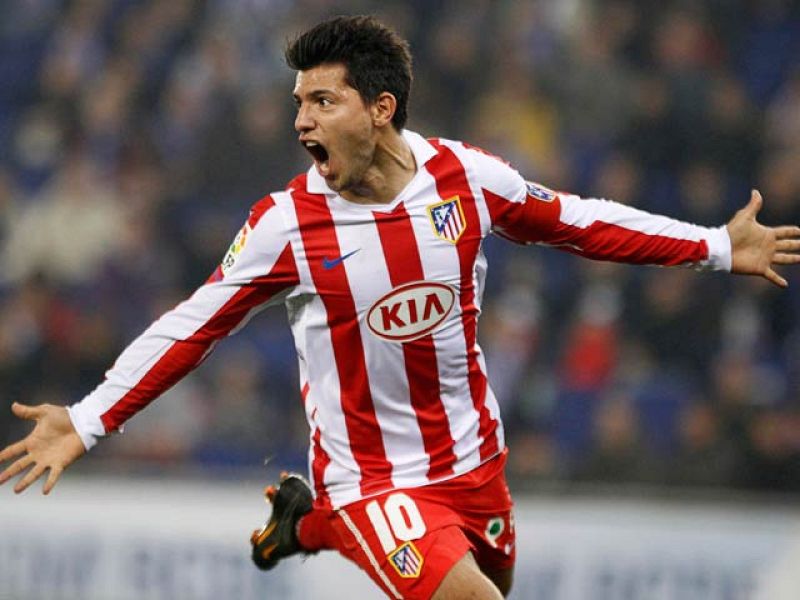  Ante la avalancha de ofertas de los mejores clubes de Europa por Sergio 'Kun' Agüero, el jugador argentino ha declarado una vez más su fidelidad al Atlético de Madrid.