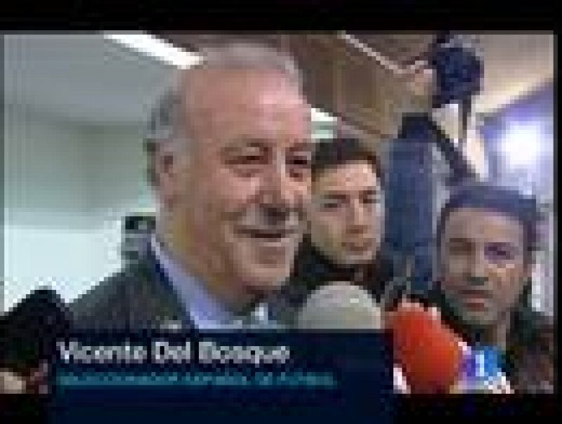 La derrota del Madrid ante Osasuna, unido a la buena racha del Barça han avivado el debate. Una voz experta como la de Vicente del Bosque cree que aún queda mucha competición