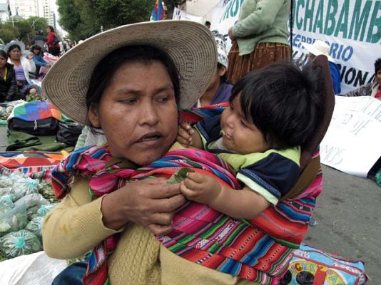 La 2 Noticias - Bolivia defiende la hoja de coca
