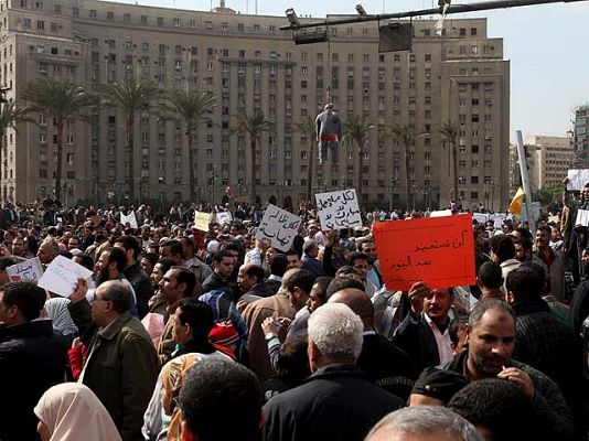 Los egipcios comienzan a concentrarse en El Cairo contra Mubarak