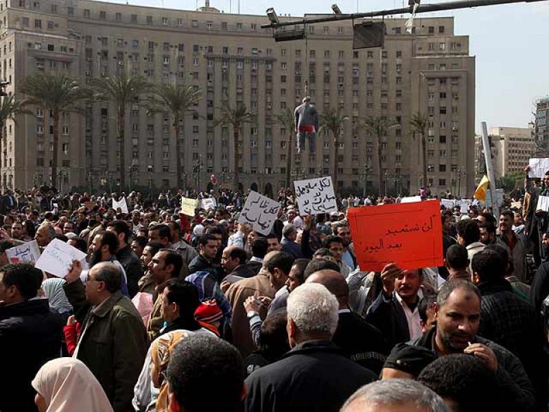  Los egipcios comienzan a concentrarse en El Cairo de manera pacífica contra Mubarak