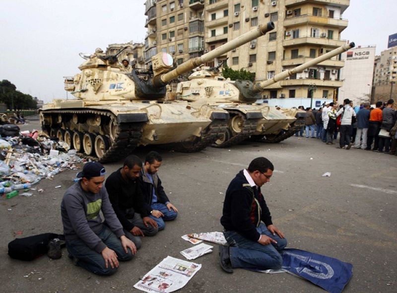 Controles en El Cairo para poder entrar en la plaza a las manifestaciones