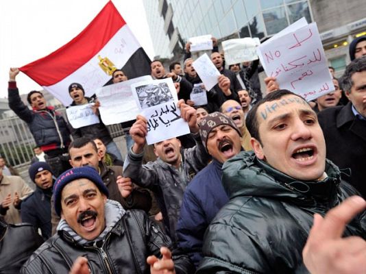 Telediario 1 - Telediario 2 en 4' - 01/02/11