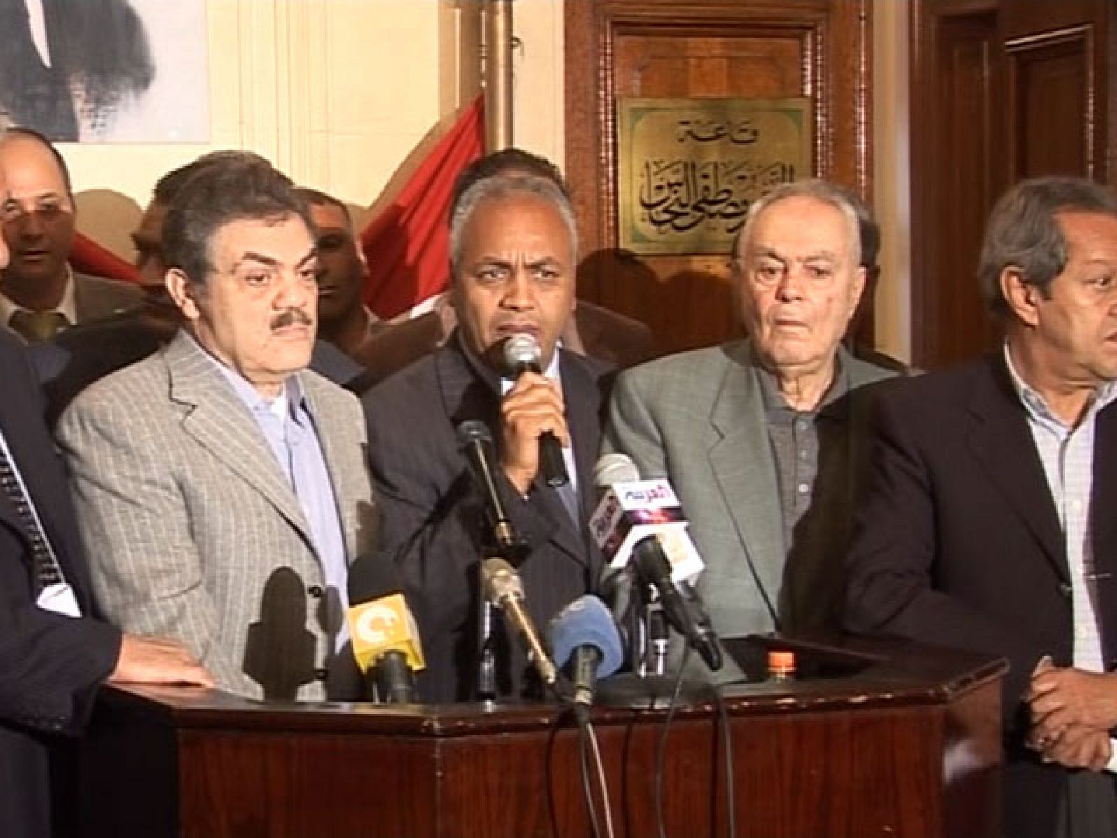 El discurso de Mubarak decepciona a los partidarios del cambio en Egipto | Ver