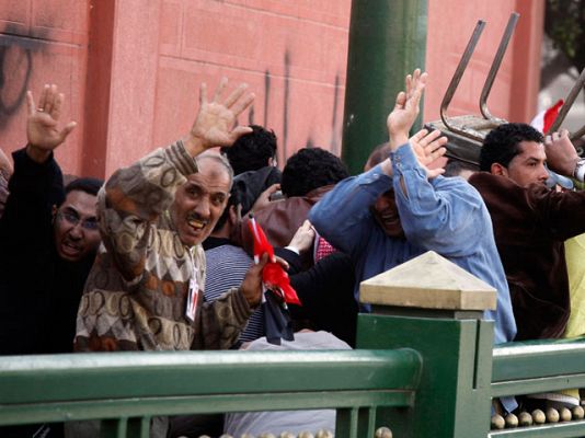 Telediario 1 - Telediario 2 en 4' - 02/02/11