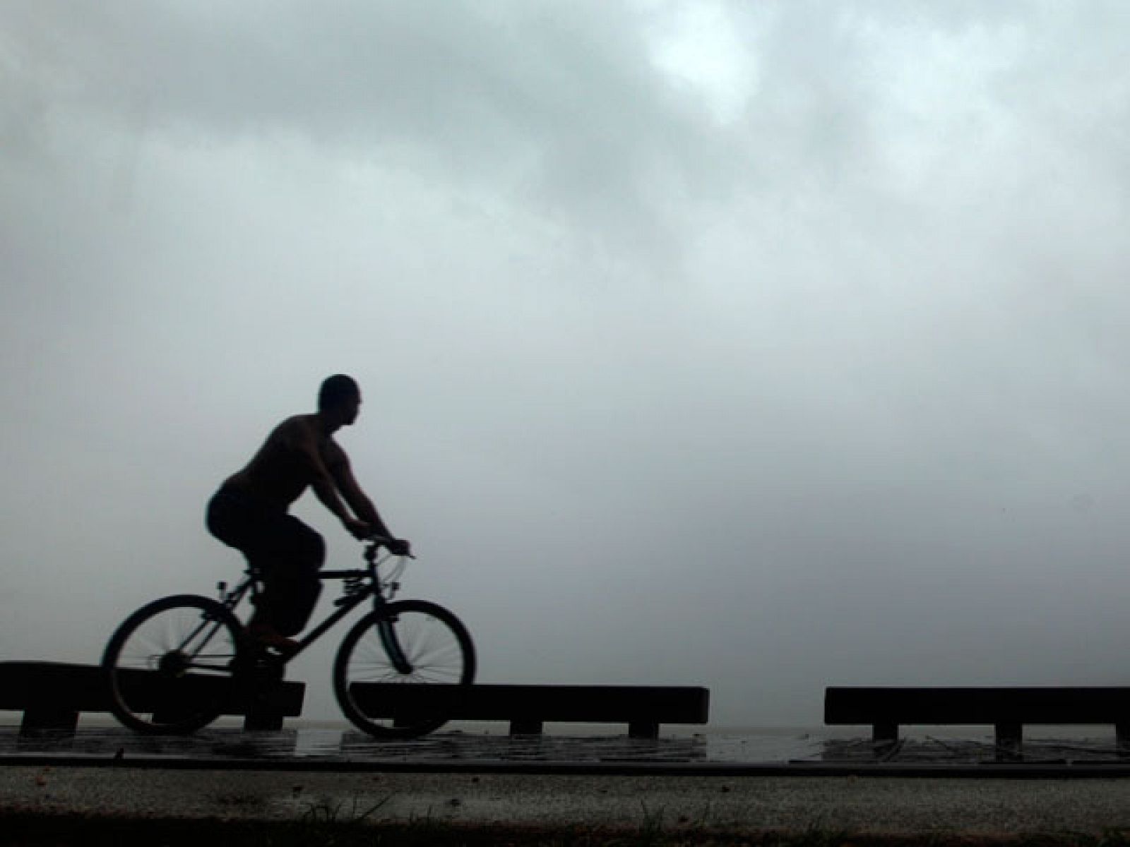 Australia se prepara para la llegada del ciclón Yasi | Ver